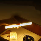 Akkumulátoros lámpa mozgásérzékelővel - 20x1,5x2,5 cm - Fehér